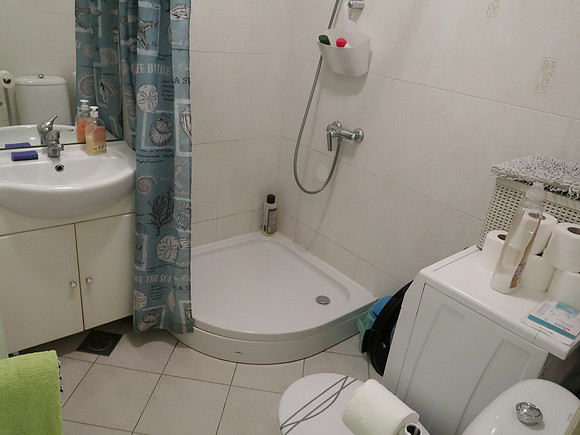 IMG_1109-airbnb-bathroom