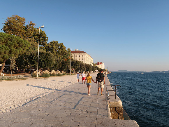 IMG_1132-seafront-walkers
