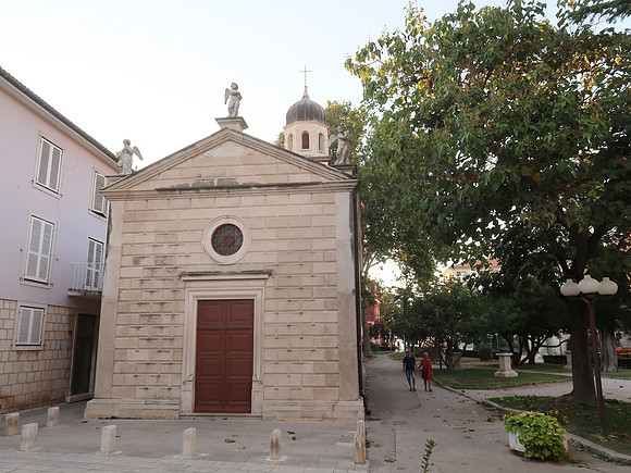 IMG_1143-threewells-square-and-kastel