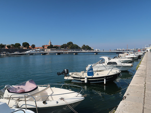 IMG_1160-harbour-and-foot-bridge