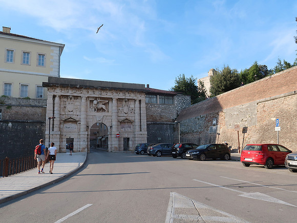 IMG_1222-gate-and-wall
