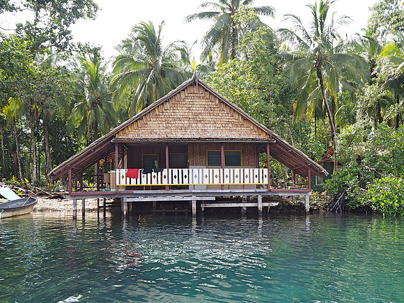 PA240022-titiru-water-bungalow