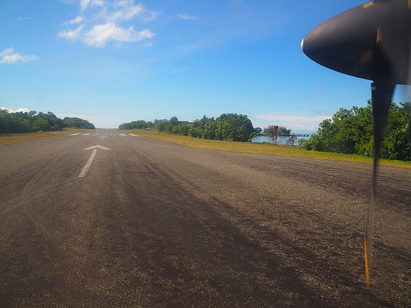 PA230045-runway-at-gizo