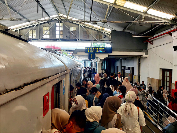 20240428_101906-bandung-commuters