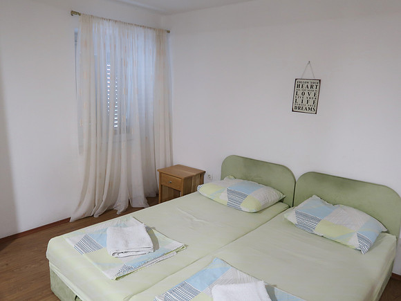 IMG_1290-apartment-bed