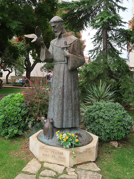 IMG_1311-preist-statue