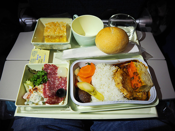 PA200022-sgn-syd-dinner