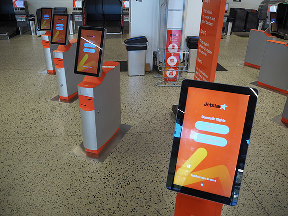 PB100005-jetstar-self-check-in-kiosks