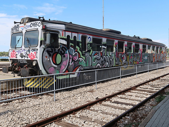 IMG_0681-train-at-pula