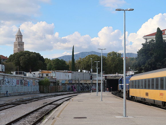 IMG_1481-split-station-prague-train