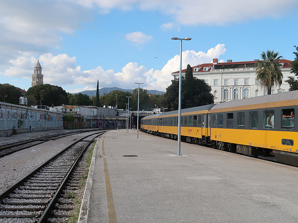 IMG_1483-split-prague-train