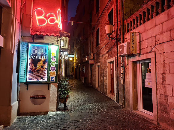 20210923_192902-neon-lit-alley