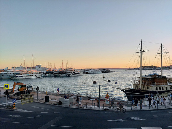 20210924_183730-sunset-boats