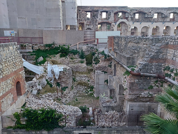 20210924_185552-palace-ruins