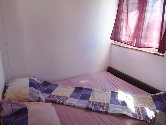 IMG_1413-apartment-bed