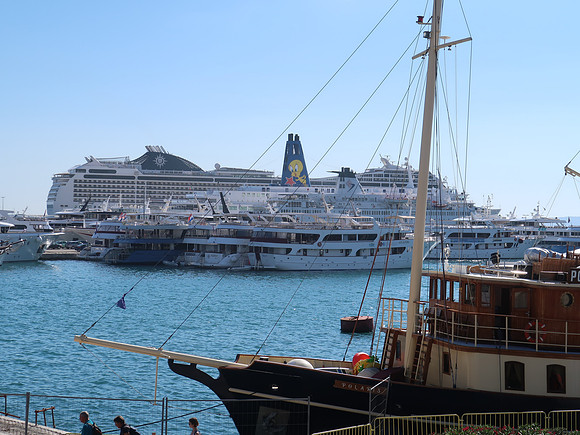 IMG_1434-ships-at-port