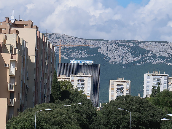 IMG_1567-dalmatia-tower-mountain-view