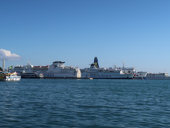 IMG_1572-ferry-port