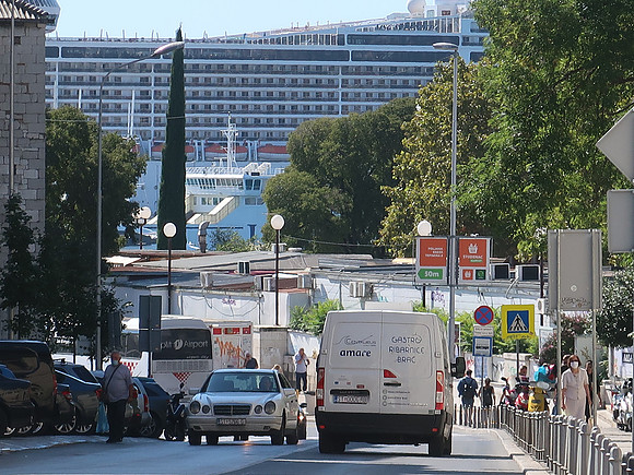 IMG_1705-big-cruise-ship