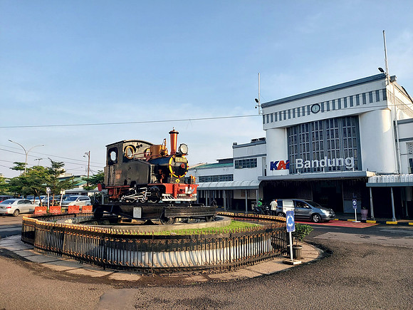 20240428_065438-bandung-station