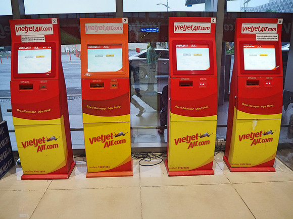 PC110001-vietjet-kiosks