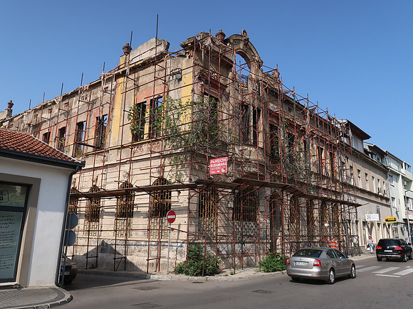 IMG_1888-scaffolding-on-ruined-building