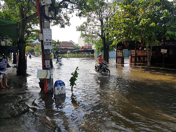 20181211_132758-flooded-street