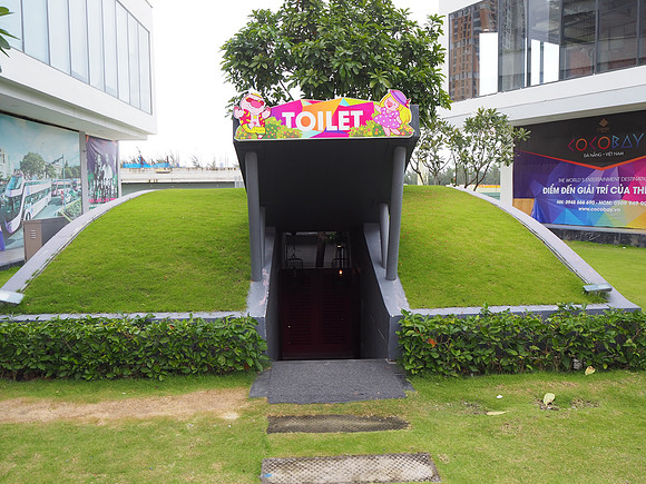 PC120043-toilet-bunker