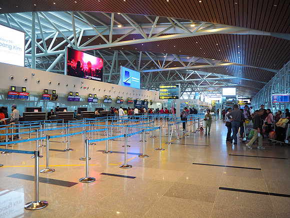 PC130006-departure-hall
