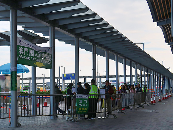 IMG_0241-bus-queue