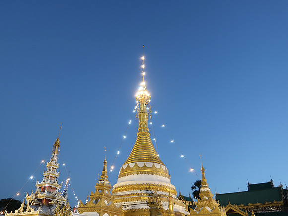 IMG_0690-wat-lights