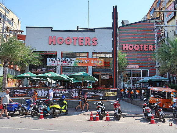 IMG_1160-hooters