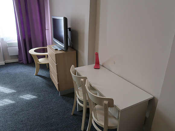 IMG_2108-apartment-desk