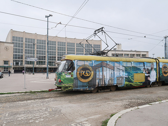 IMG_2241-tram-at-station