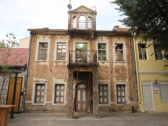 IMG_2639-1929-building-on-bokeska