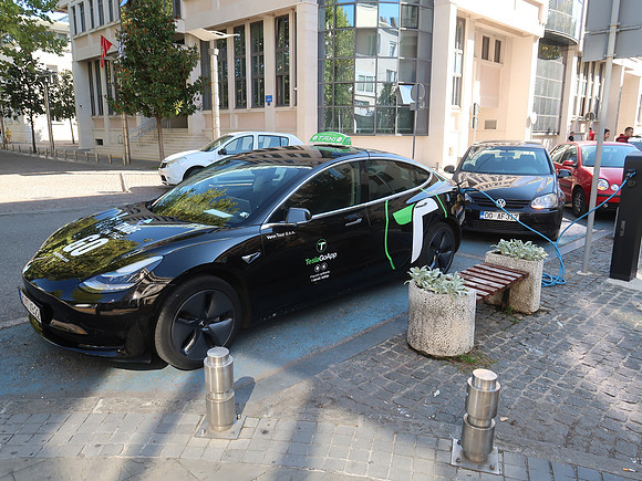 IMG_2659-tesla-taxi