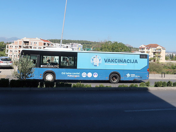 IMG_2680-vaccination-bus