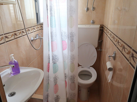 IMG_2898-apartment-shared-bathroom