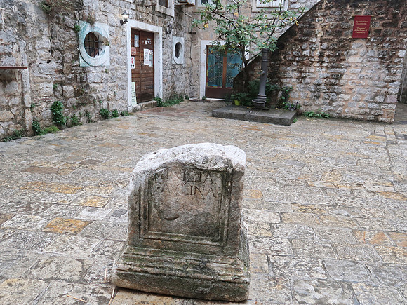 IMG_2930-roman-altar