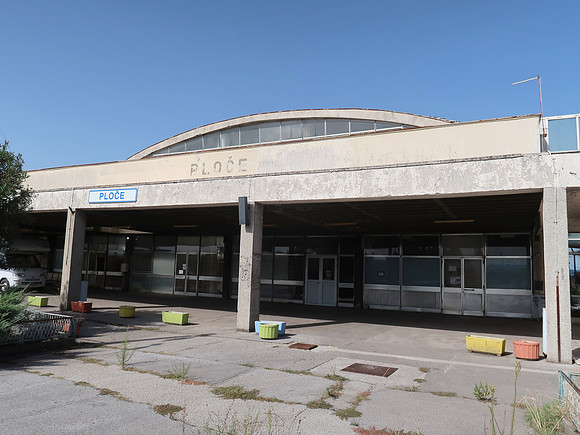 IMG_1739-abandoned-ploce-station