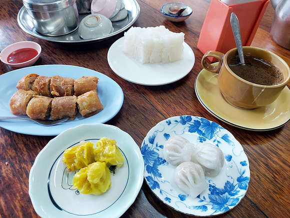 20220211_072238-jip-khao-breakfast