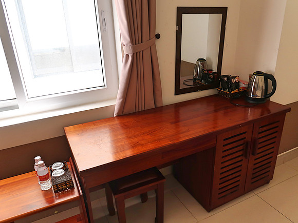 IMG_3261-suite-de-ville-desk