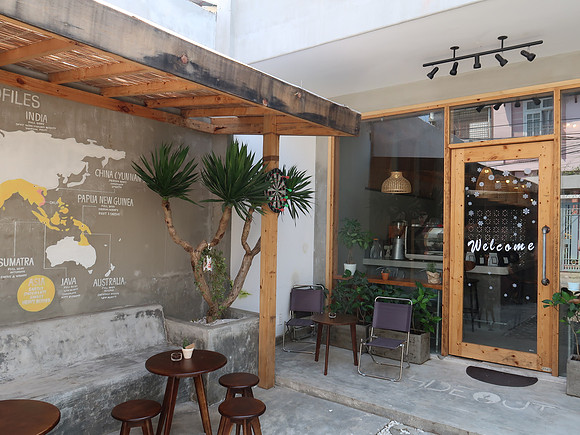 IMG_3310-the-hideout-cafe-entrance