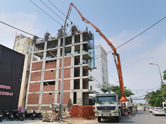 IMG_3490-pumping-concrete