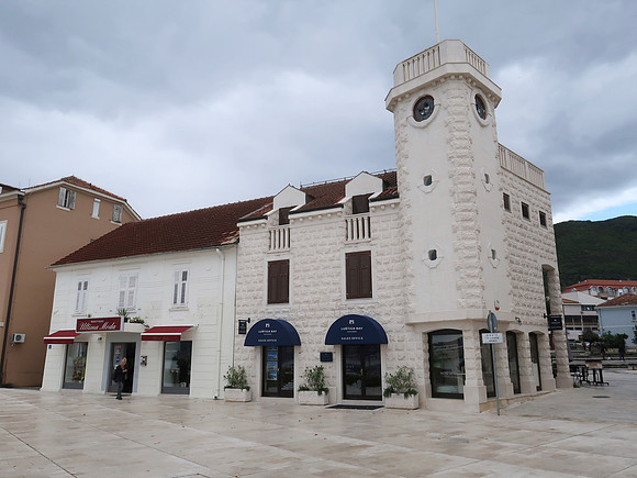 IMG_3015-lustica-bay-sales-office
