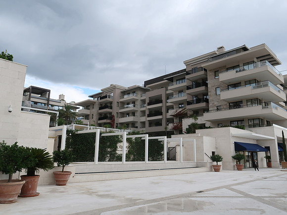 IMG_3021-regent-pool-club-residences