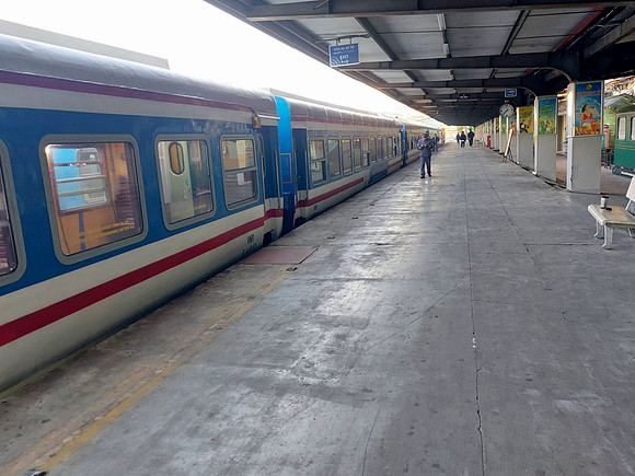 20231118_073448-hanoi-festival-train