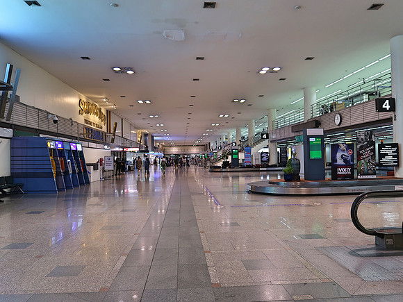 IMG_3747-international-arrivals