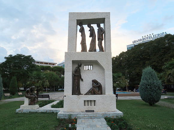 IMG_3192-communist-dictatorship-monument