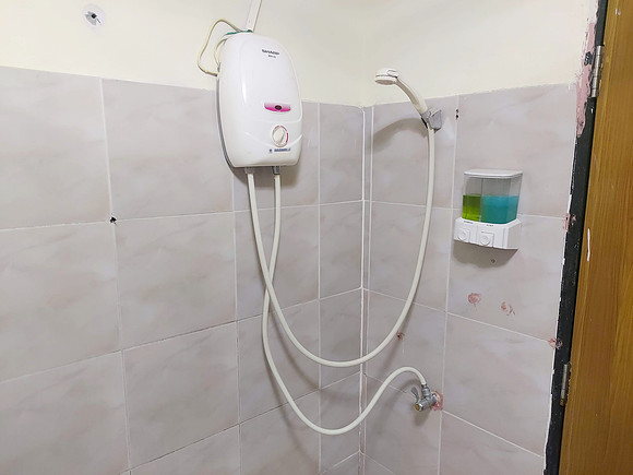 20220207_120854-koh-ngai-resort-shower